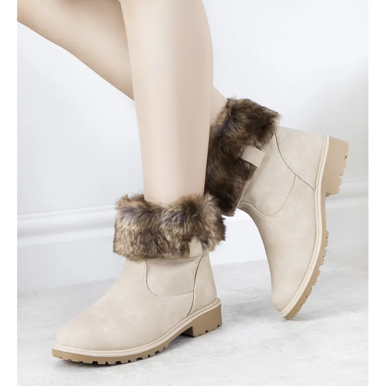 Beige insulated boots with fur A6305