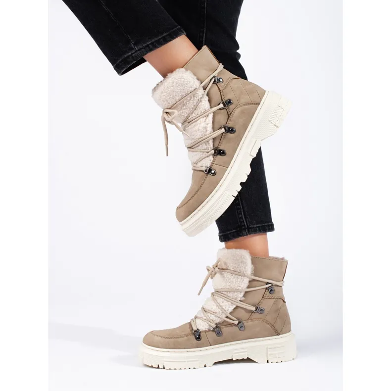 Beige women's snow boots with sheepskin