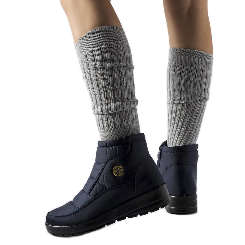 Navy blue snow boots with a low wedge from Vittore