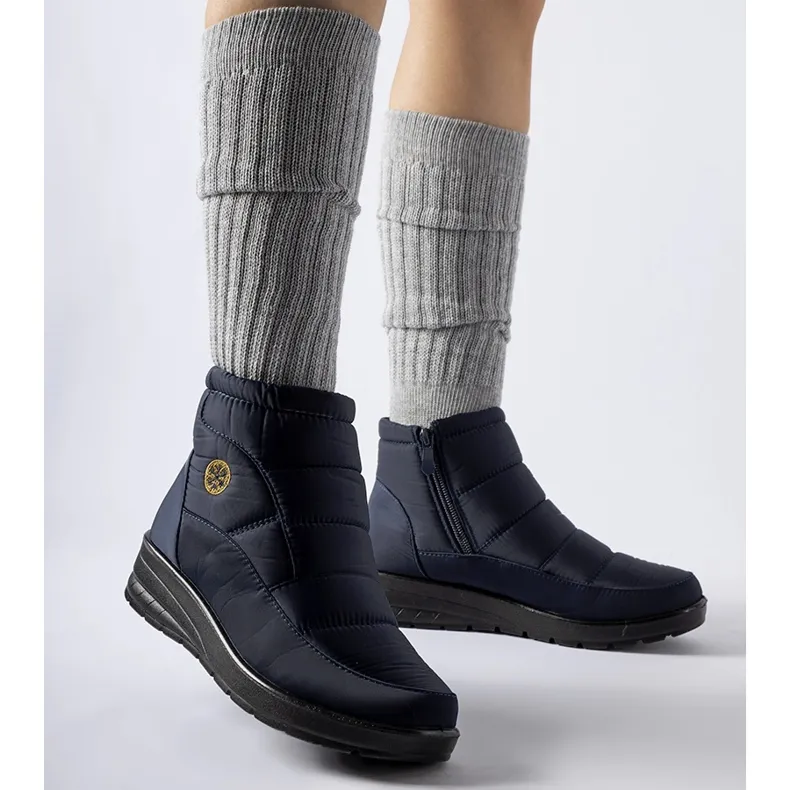 Navy blue snow boots with a low wedge from Vittore