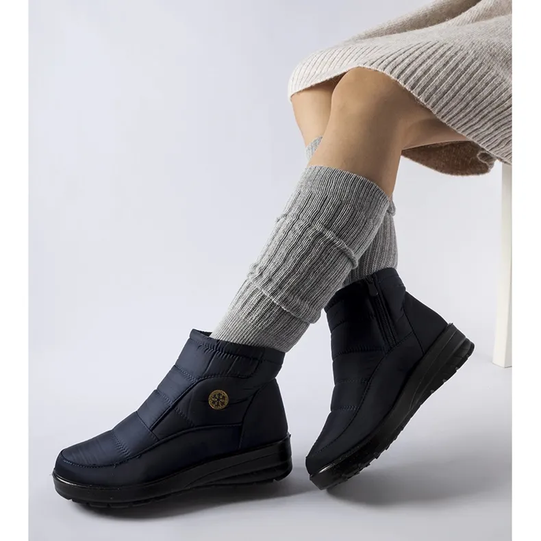 Navy blue snow boots with a low wedge from Vittore