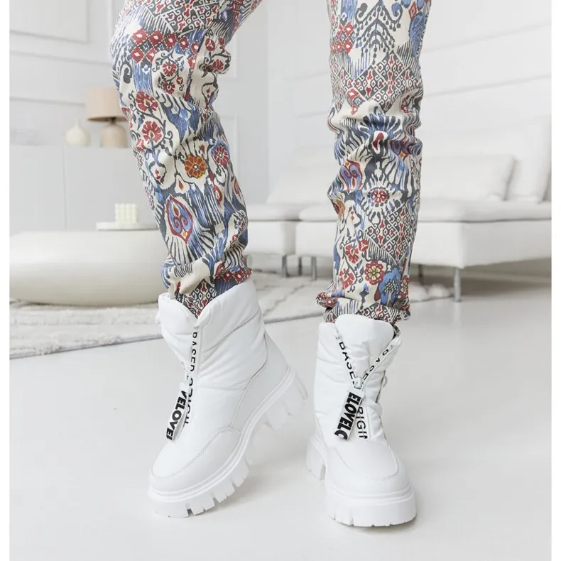 White insulated snow boots with Eulalia inscriptions